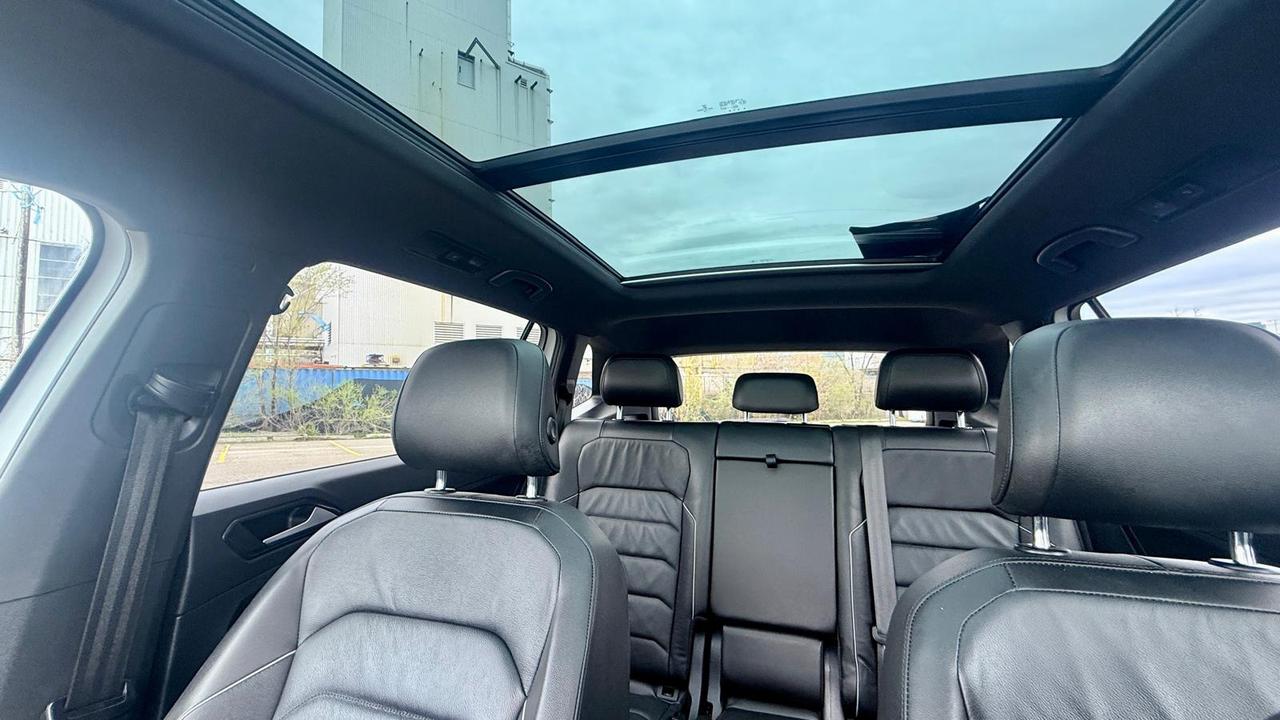 2018 Volkswagen Tiguan R-LINE Photo
