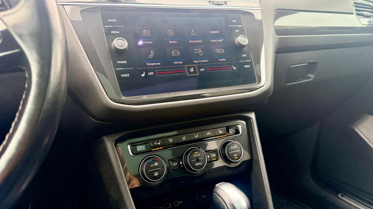 2018 Volkswagen Tiguan R-LINE Photo