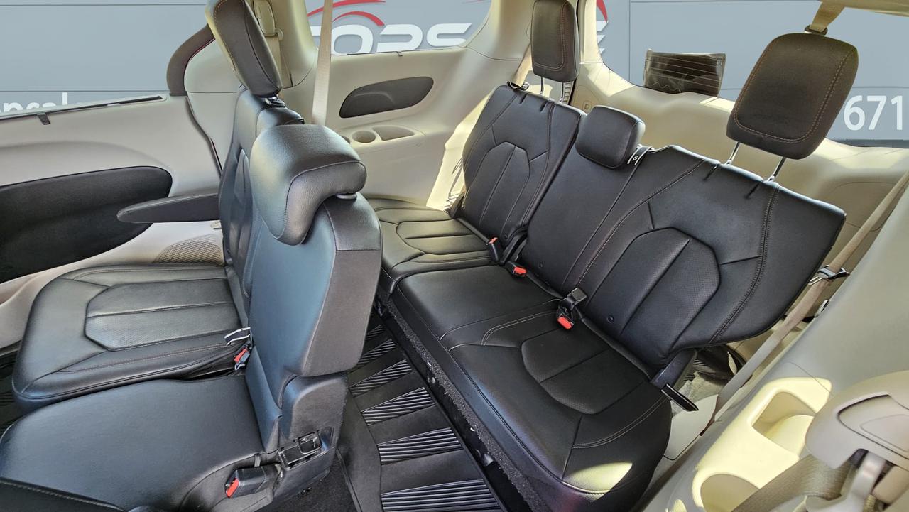 2018 Chrysler Pacifica Touring L Photo