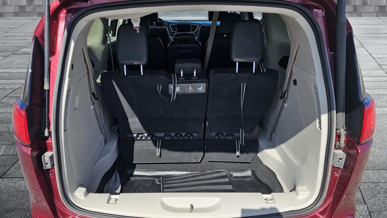 2018 Chrysler Pacifica Touring L Photo