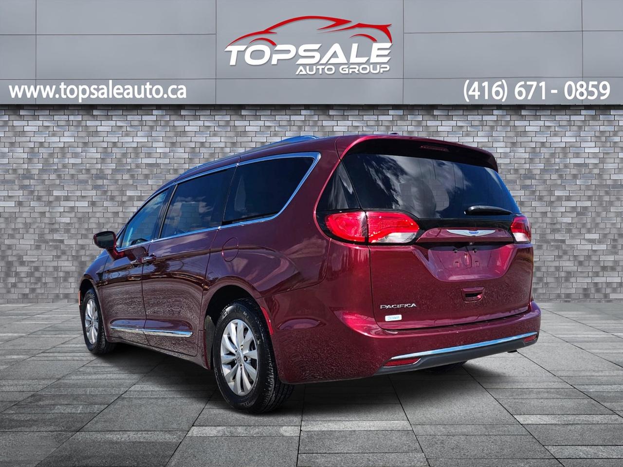 2018 Chrysler Pacifica Touring L Photo2