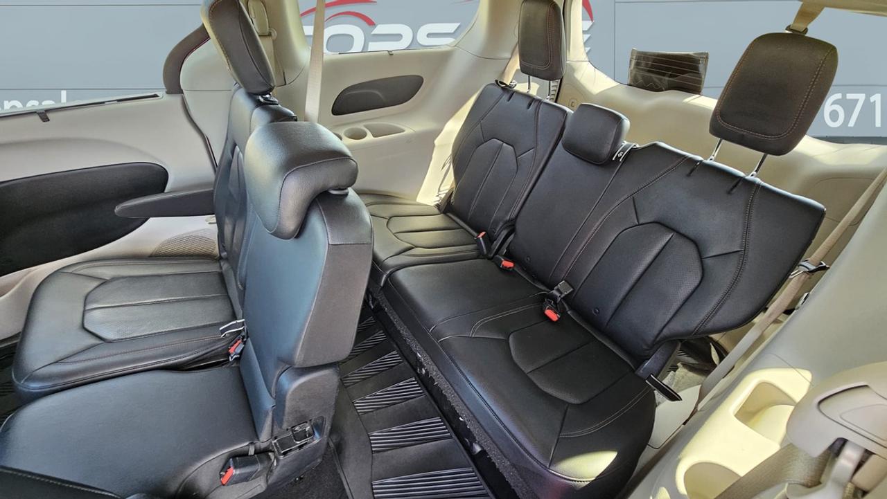 2018 Chrysler Pacifica Touring L Photo