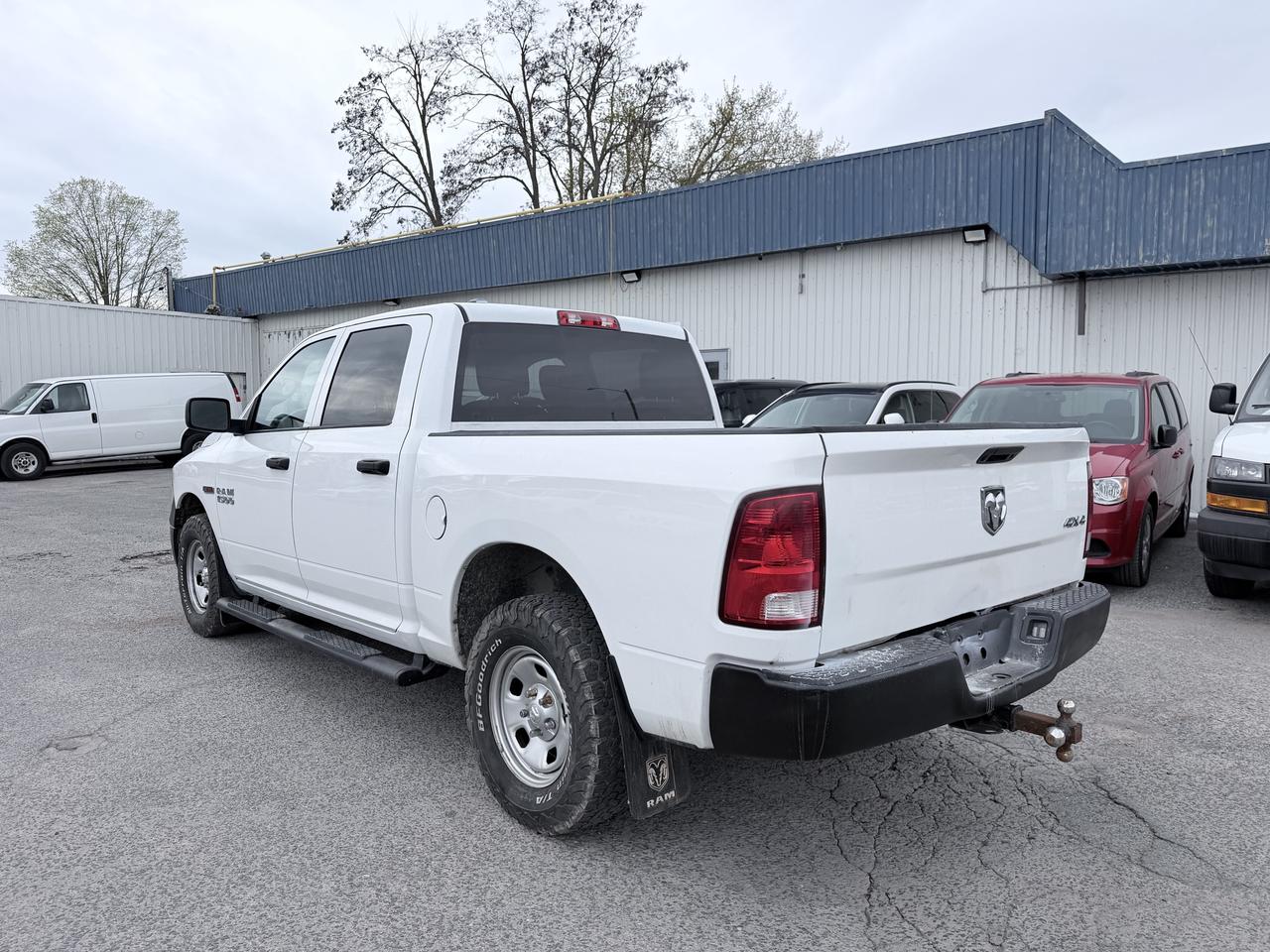 2018 RAM 1500 TRADESMAN CREW CAB SHORT BED Photo3