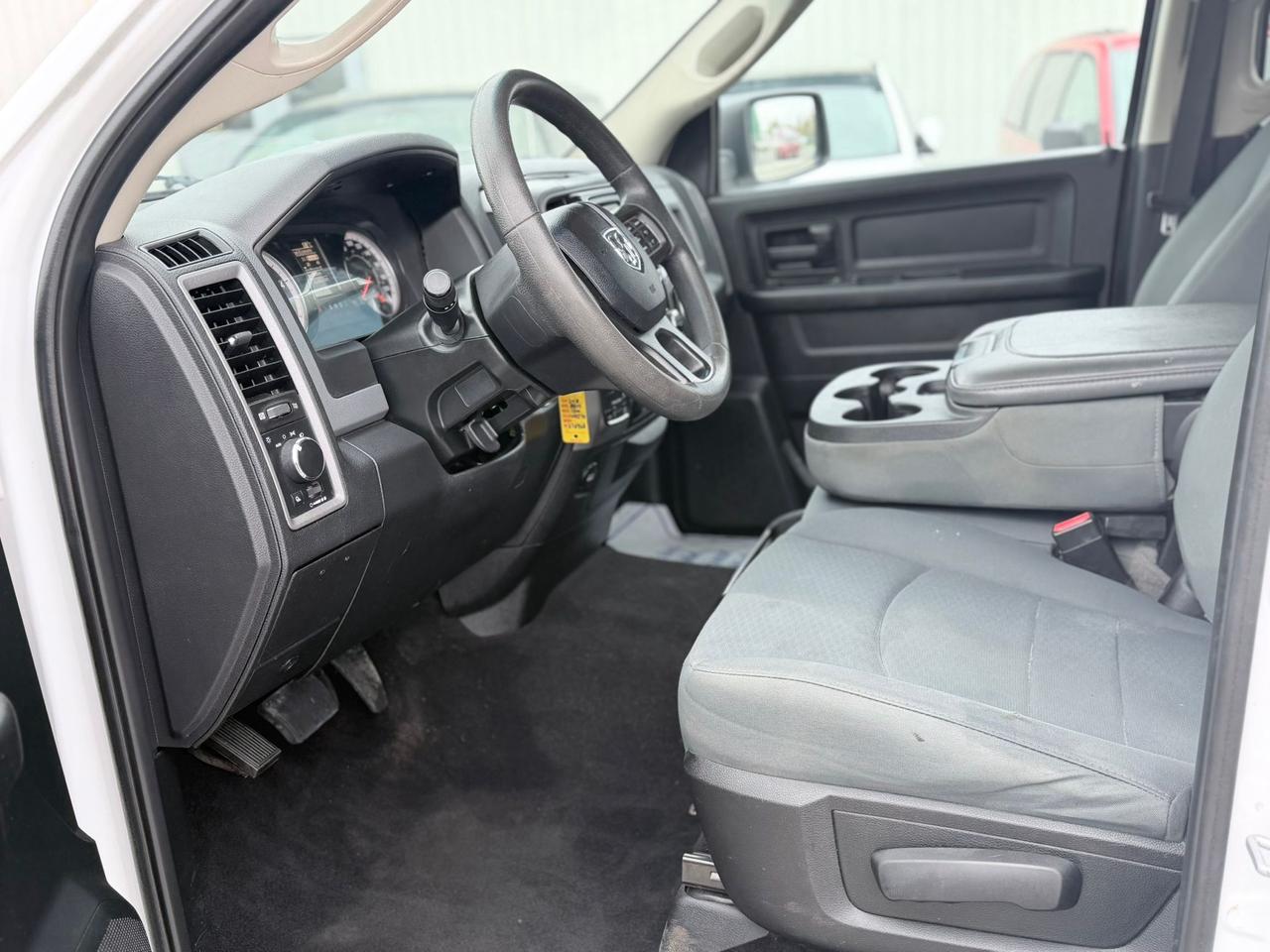 2018 RAM 1500 TRADESMAN CREW CAB SHORT BED Photo