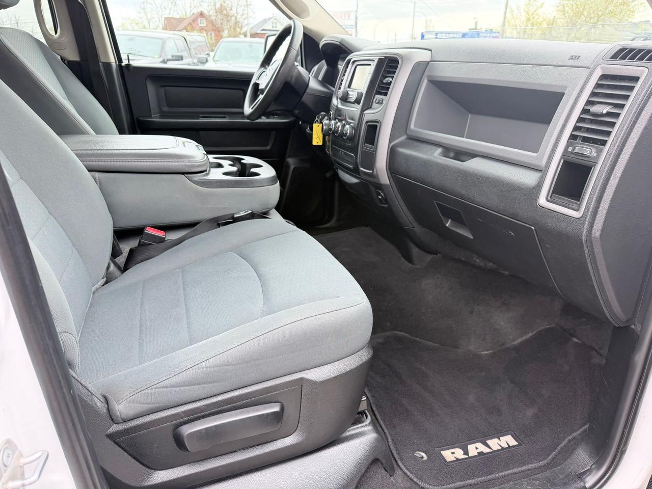 2018 RAM 1500 TRADESMAN CREW CAB SHORT BED Photo