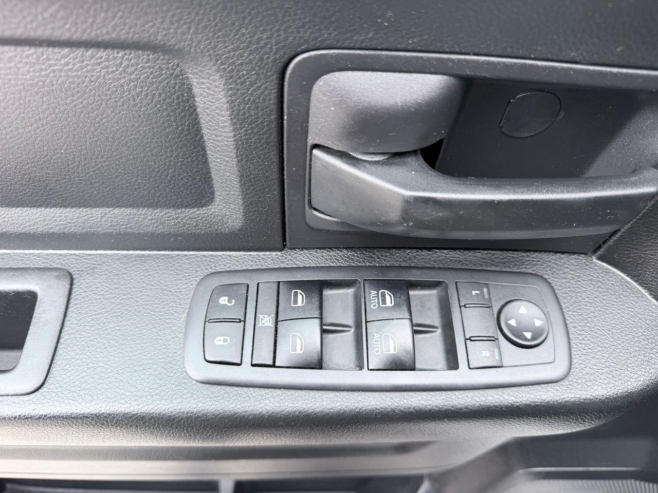2018 RAM 1500 TRADESMAN CREW CAB SHORT BED Photo