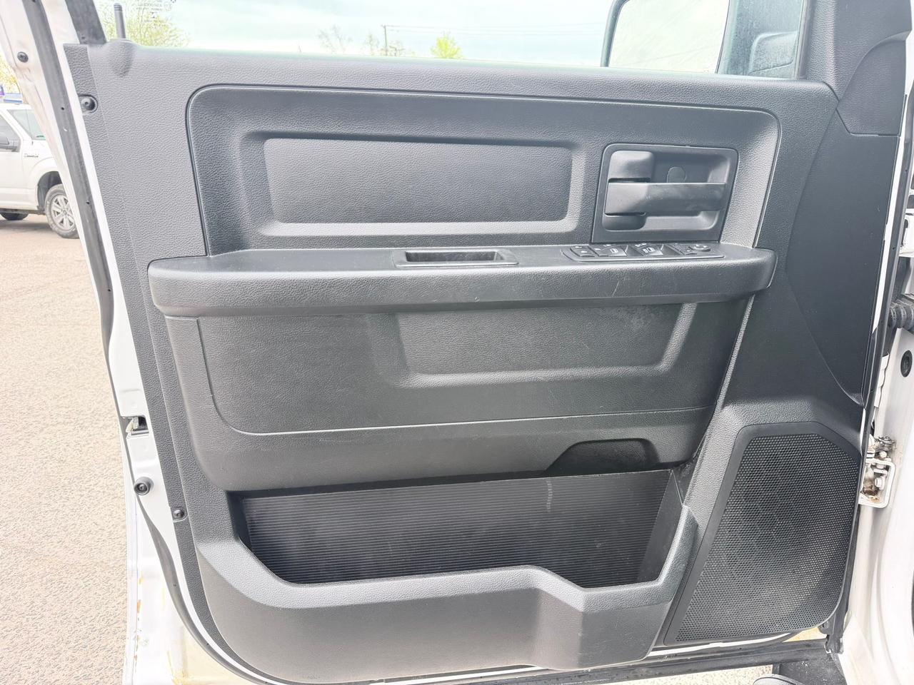 2018 RAM 1500 TRADESMAN CREW CAB SHORT BED Photo