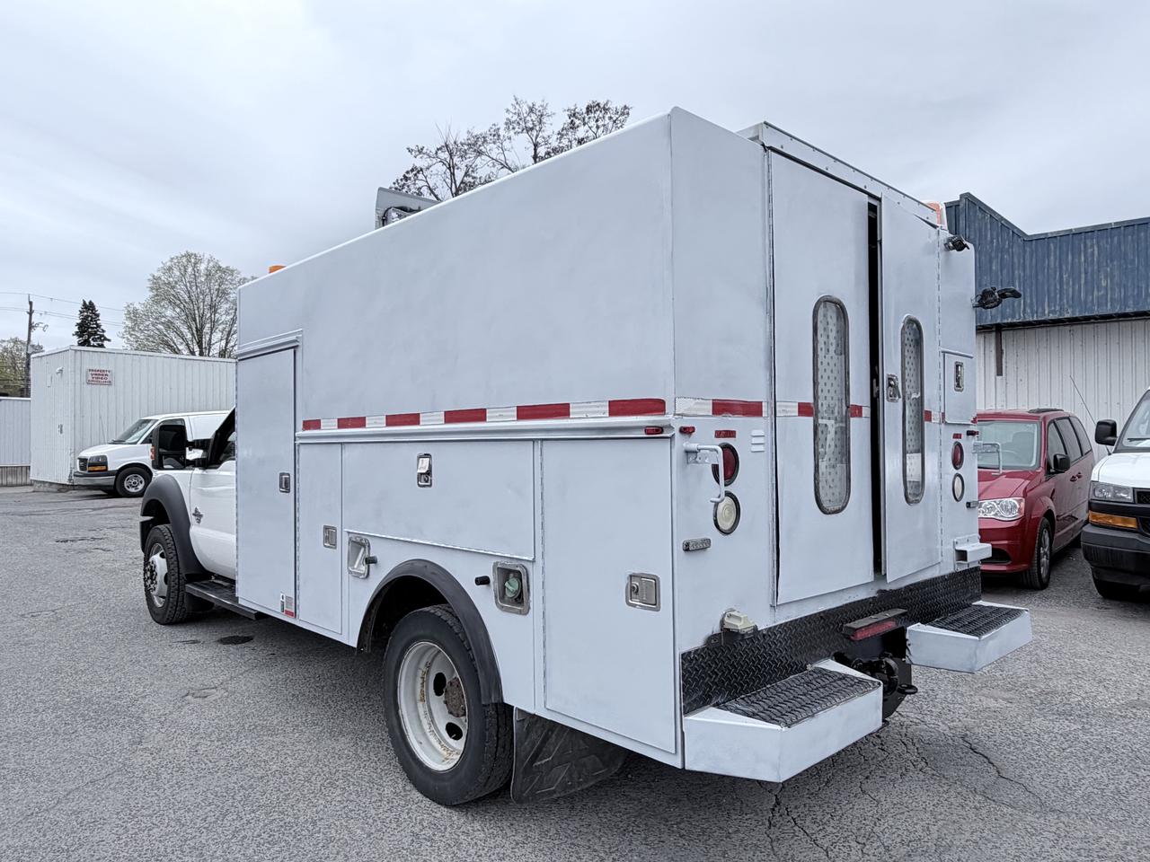 2015 Ford F-550 XLT REGULAR CAB - CHASSIS BED Photo
