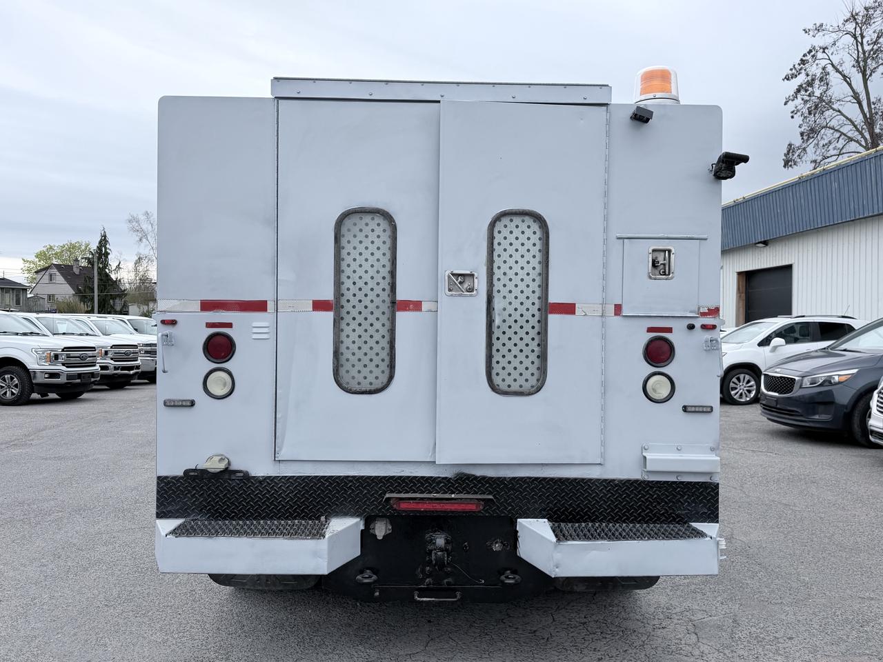 2015 Ford F-550 XLT REGULAR CAB - CHASSIS BED Photo