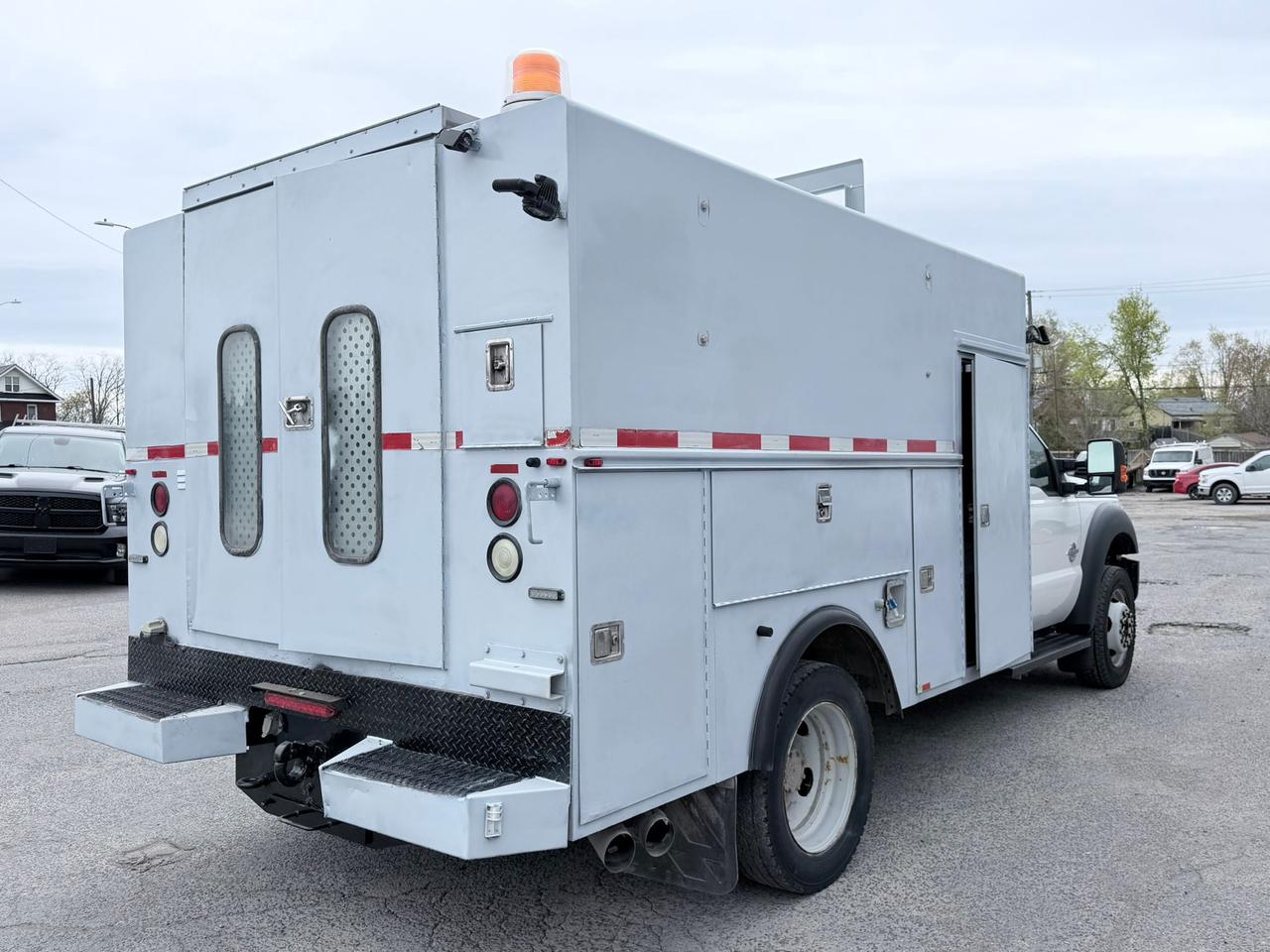 2015 Ford F-550 XLT REGULAR CAB - CHASSIS BED Photo