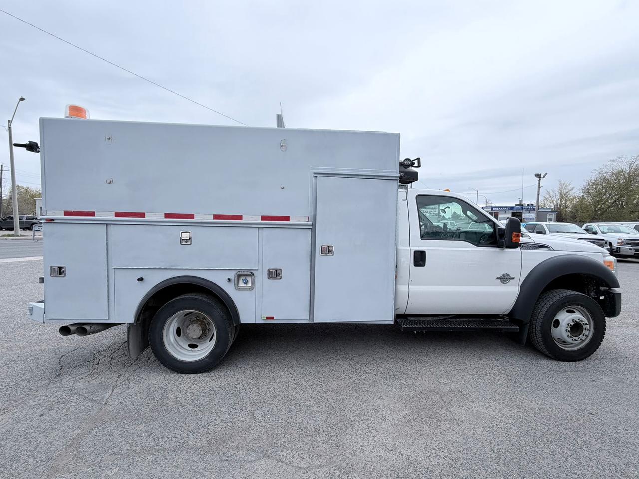 2015 Ford F-550 XLT REGULAR CAB - CHASSIS BED Photo