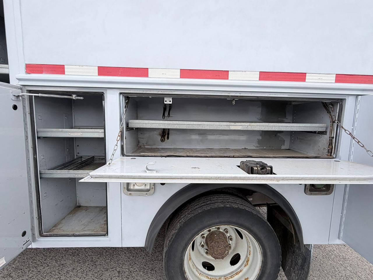 2015 Ford F-550 XLT REGULAR CAB - CHASSIS BED Photo