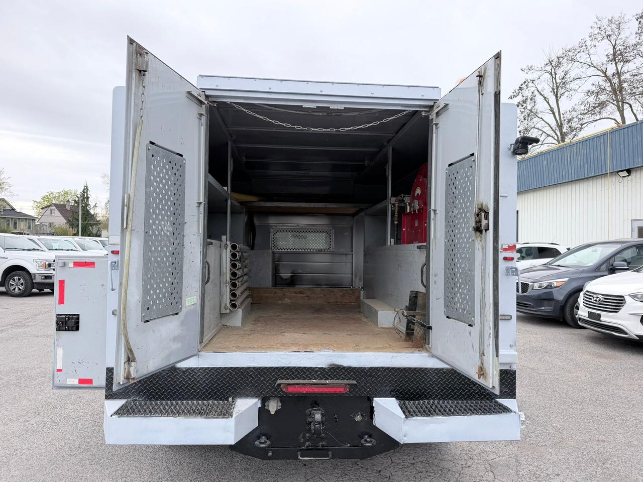 2015 Ford F-550 XLT REGULAR CAB - CHASSIS BED Photo