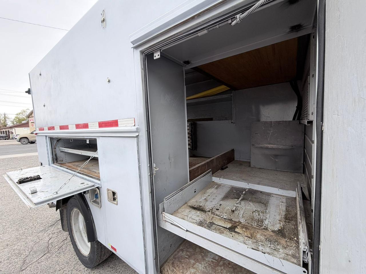2015 Ford F-550 XLT REGULAR CAB - CHASSIS BED Photo