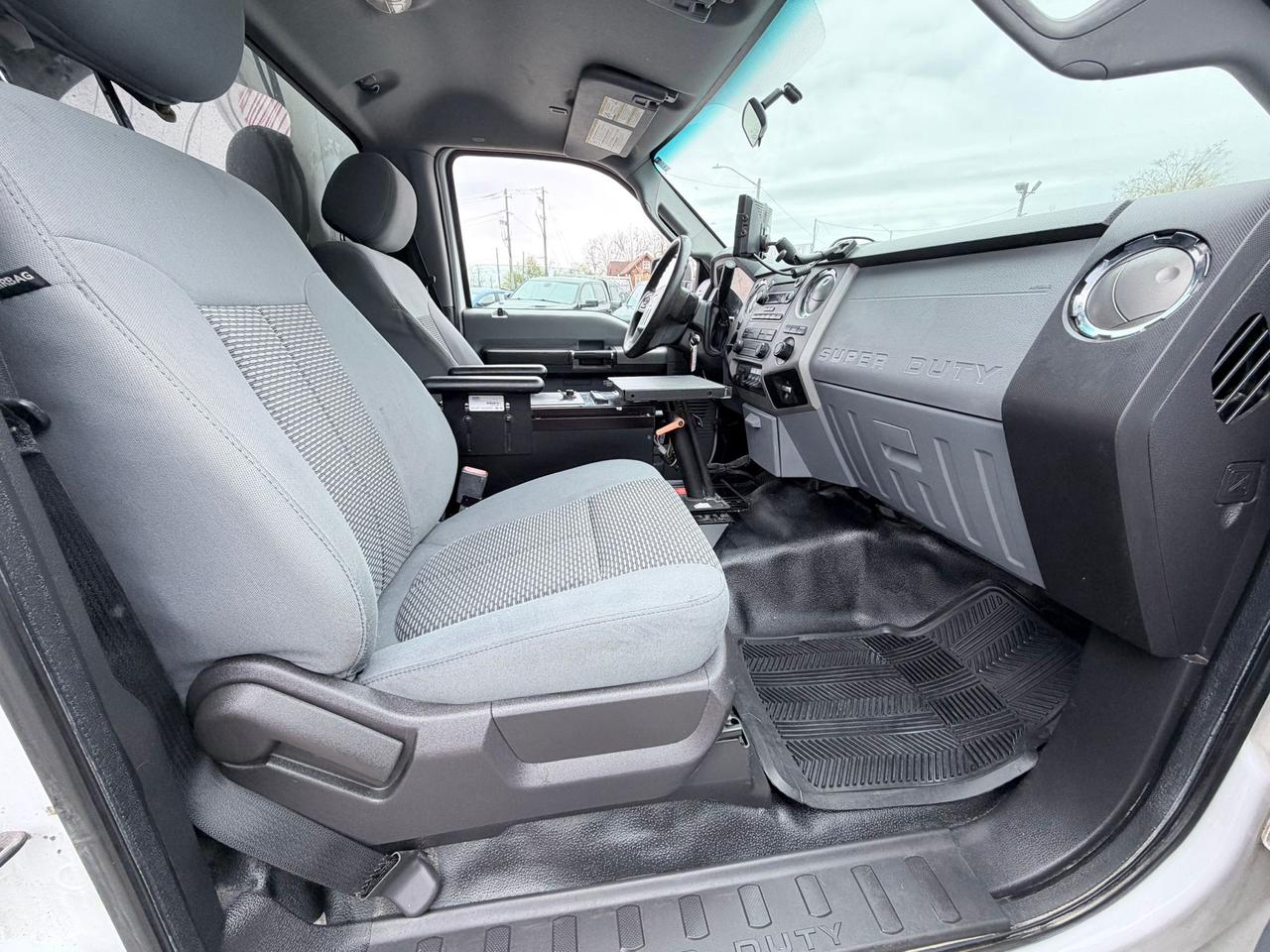 2015 Ford F-550 XLT REGULAR CAB - CHASSIS BED Photo