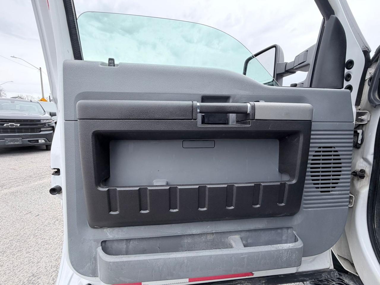 2015 Ford F-550 XLT REGULAR CAB - CHASSIS BED Photo