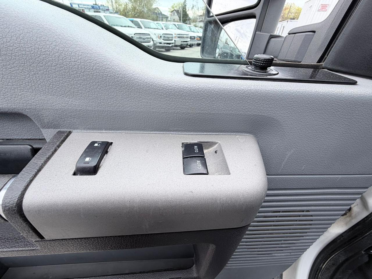 2015 Ford F-550 XLT REGULAR CAB - CHASSIS BED Photo