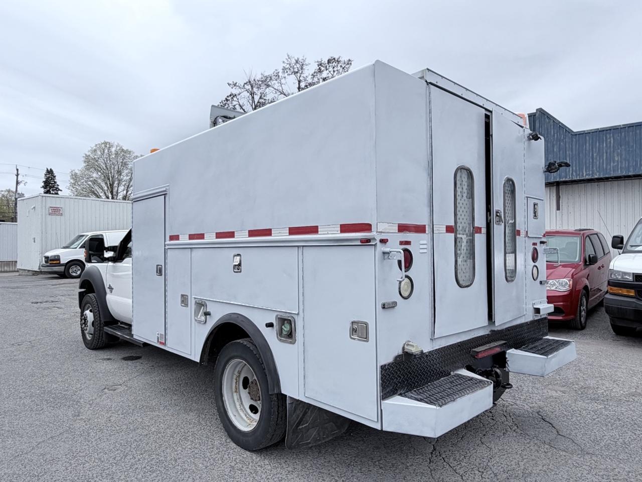 2015 Ford F-550 XLT REGULAR CAB - CHASSIS BED Photo