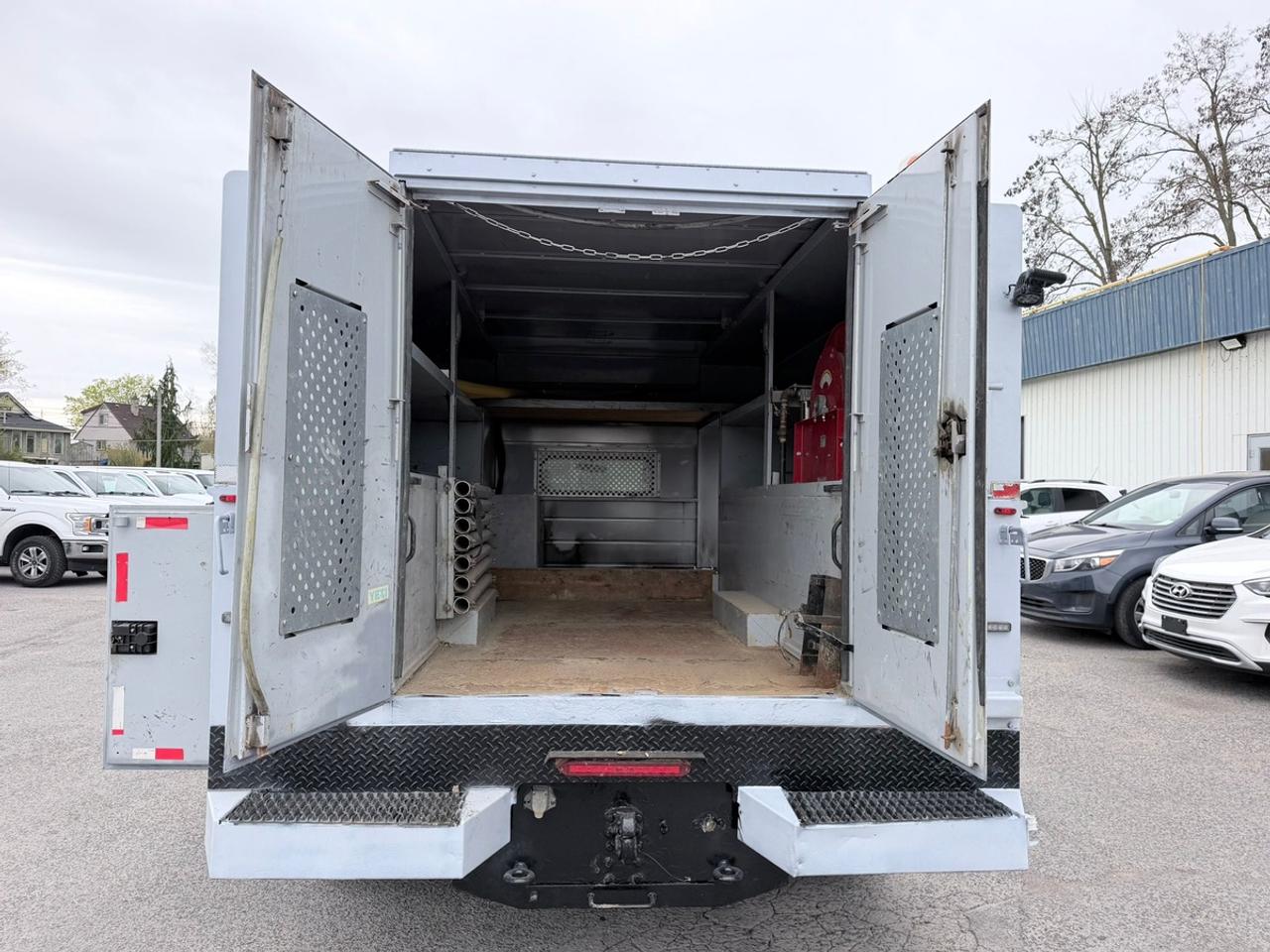 2015 Ford F-550 XLT REGULAR CAB - CHASSIS BED Photo