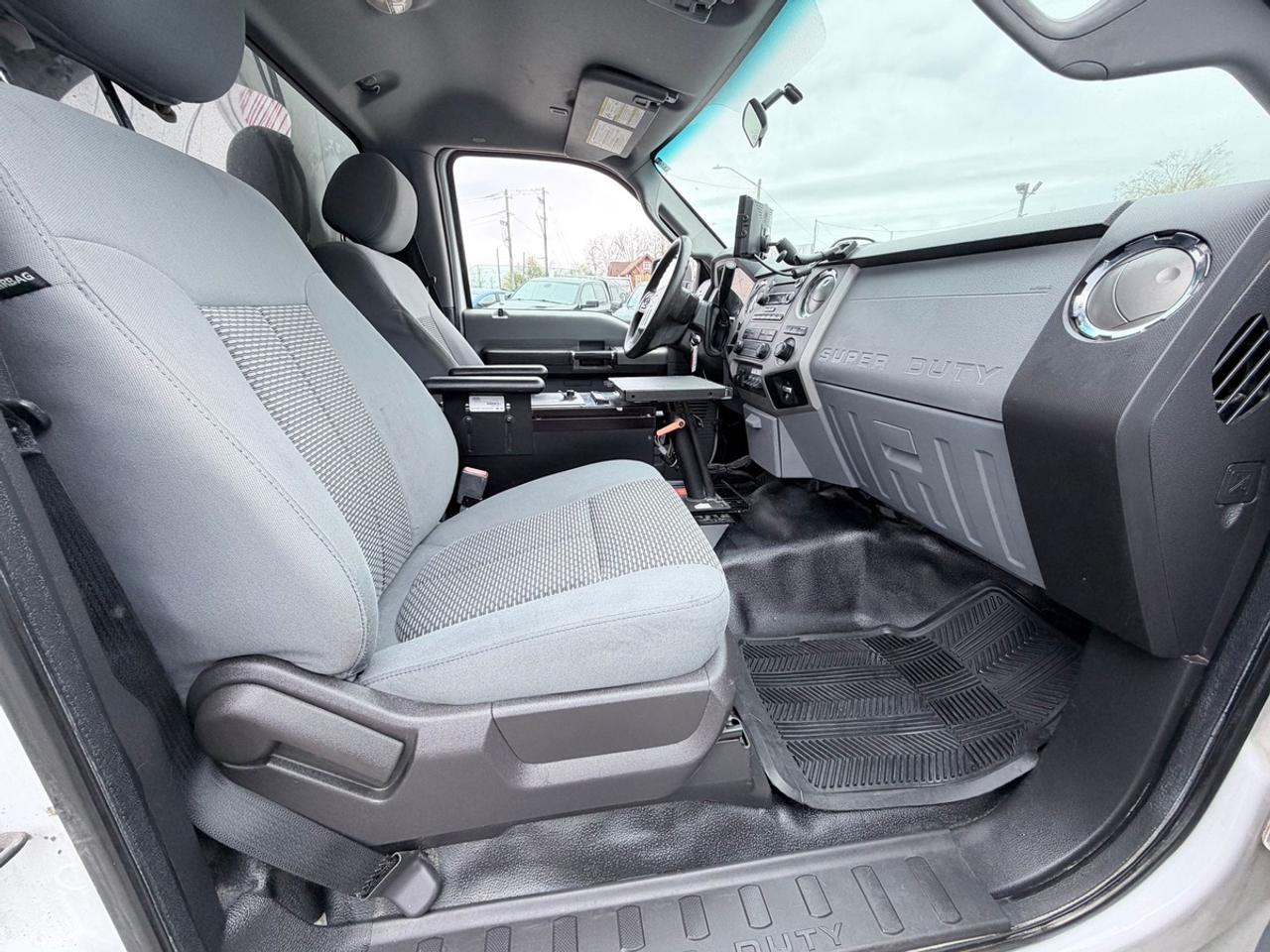 2015 Ford F-550 XLT REGULAR CAB - CHASSIS BED Photo