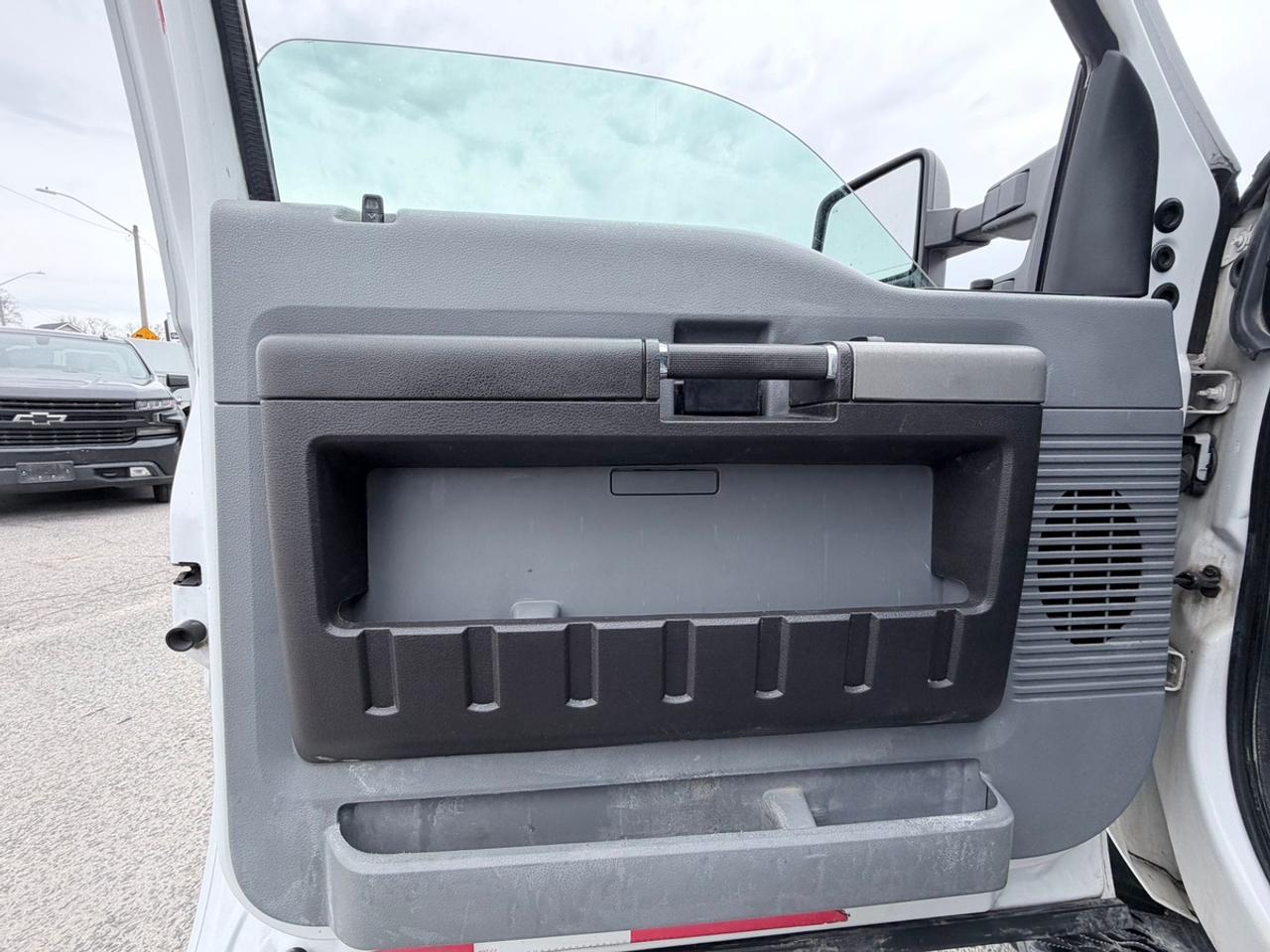 2015 Ford F-550 XLT REGULAR CAB - CHASSIS BED Photo