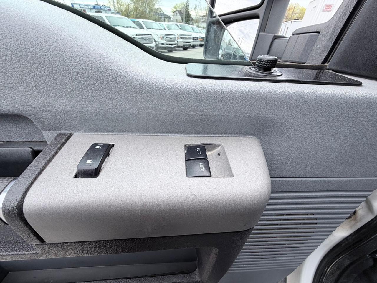 2015 Ford F-550 XLT REGULAR CAB - CHASSIS BED Photo