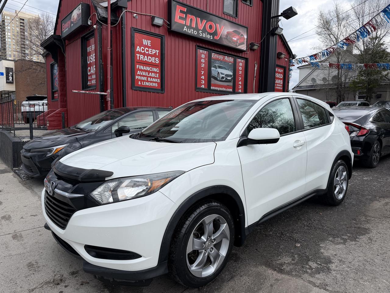 2017 Honda HR-V LX 6-SPEED Photo0