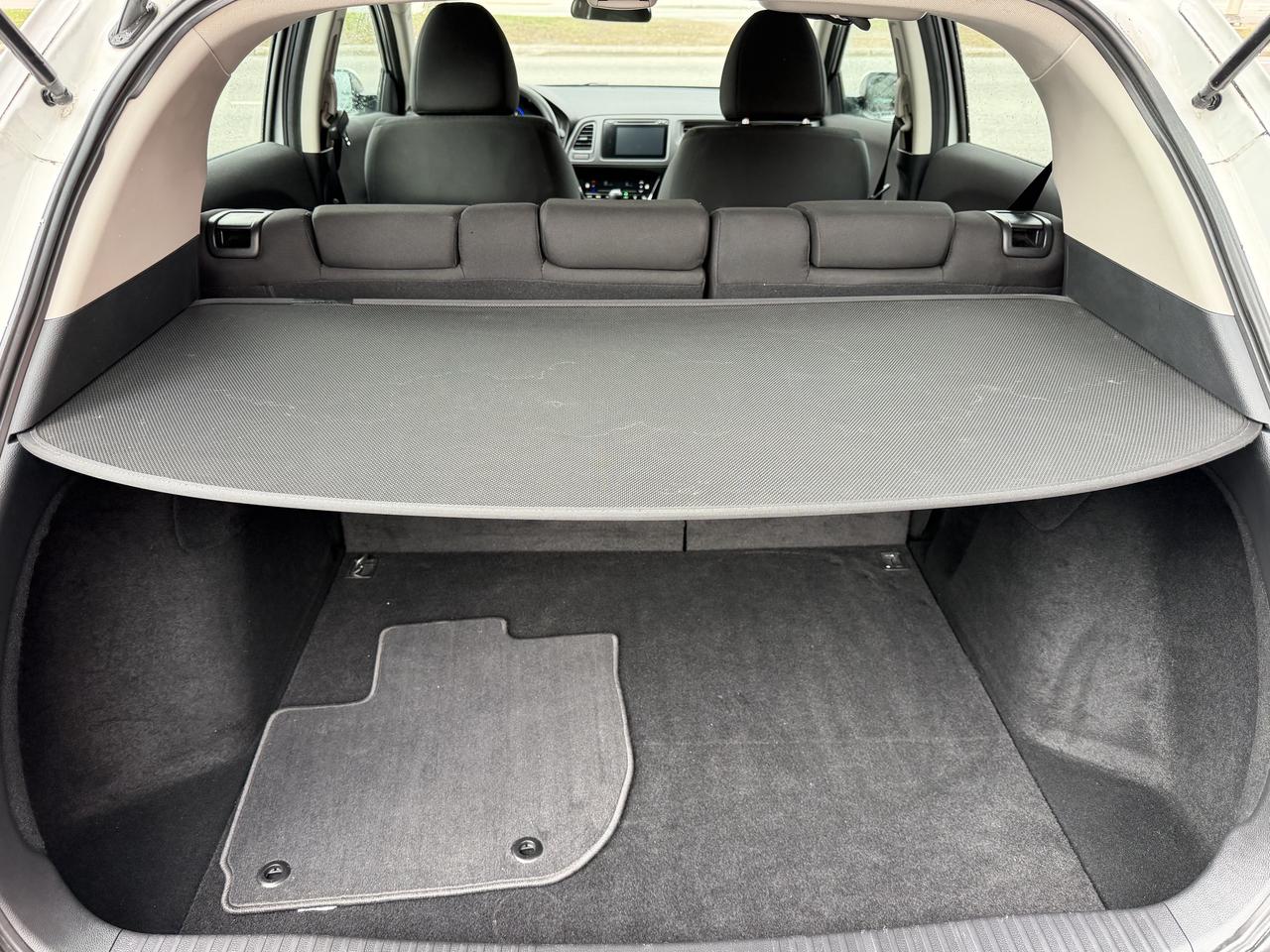 2017 Honda HR-V LX 6-SPEED Photo