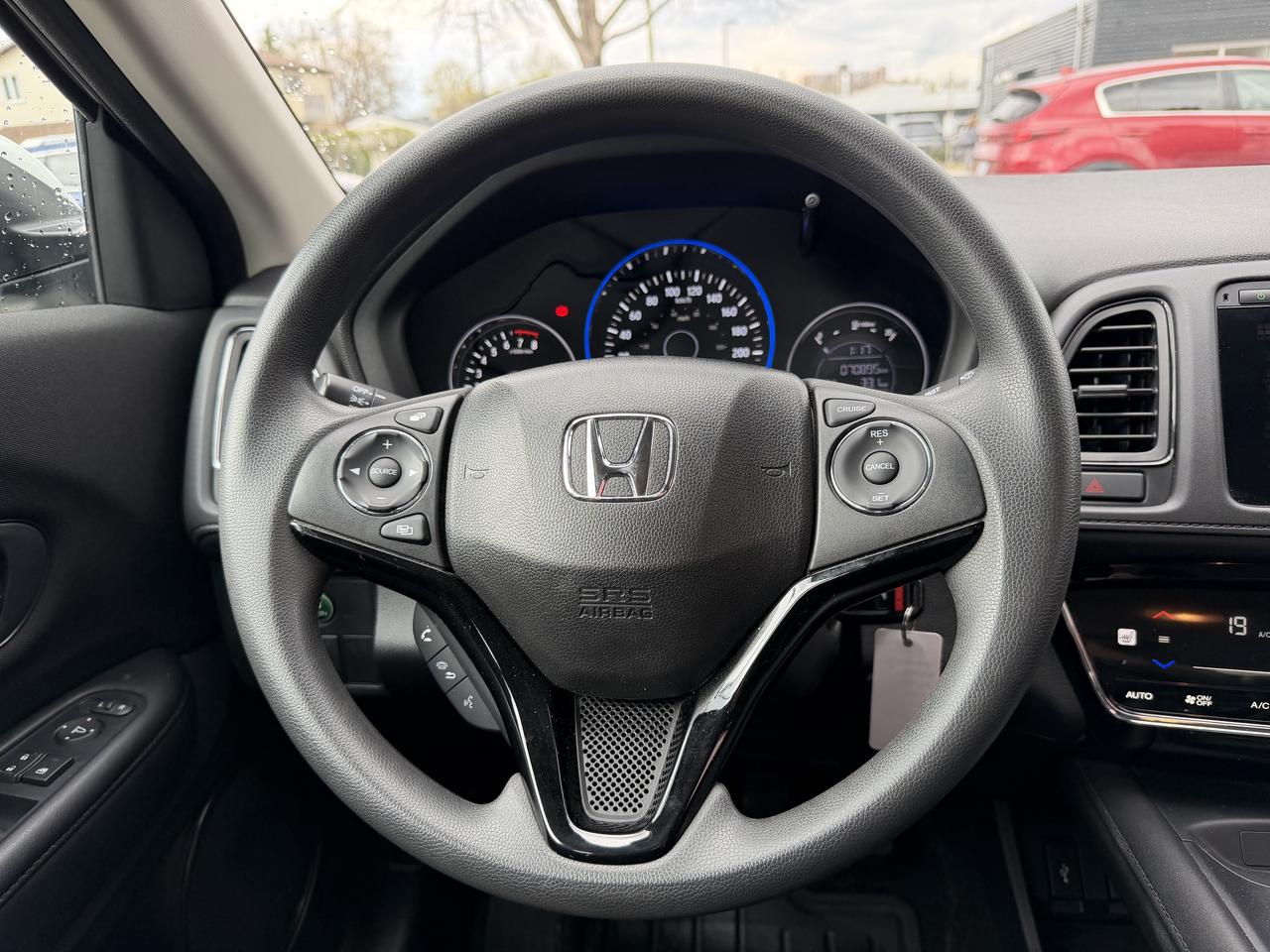 2017 Honda HR-V LX 6-SPEED Photo