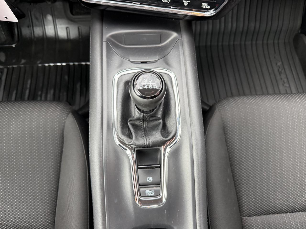 2017 Honda HR-V LX 6-SPEED Photo