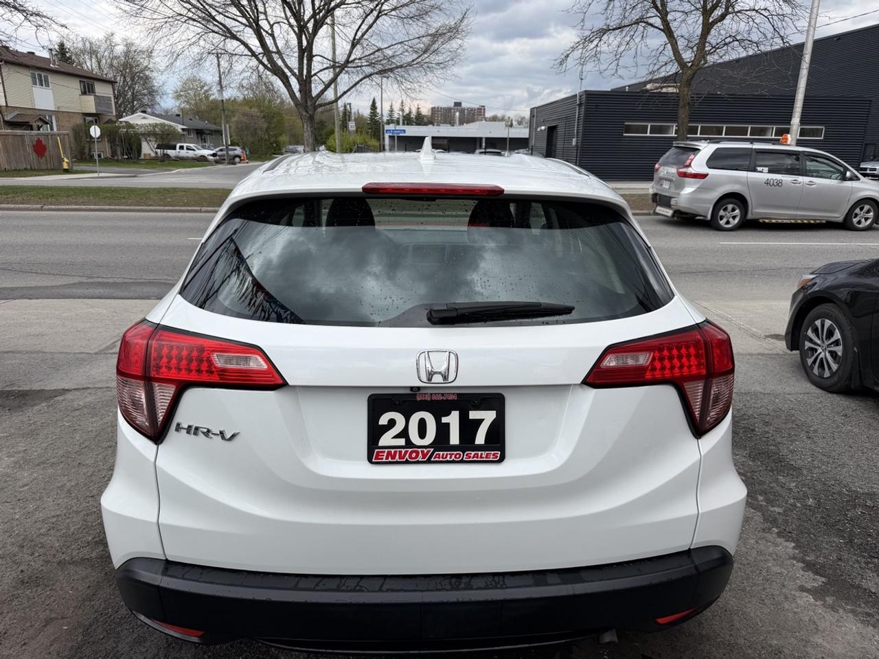 2017 Honda HR-V LX 6-SPEED Photo