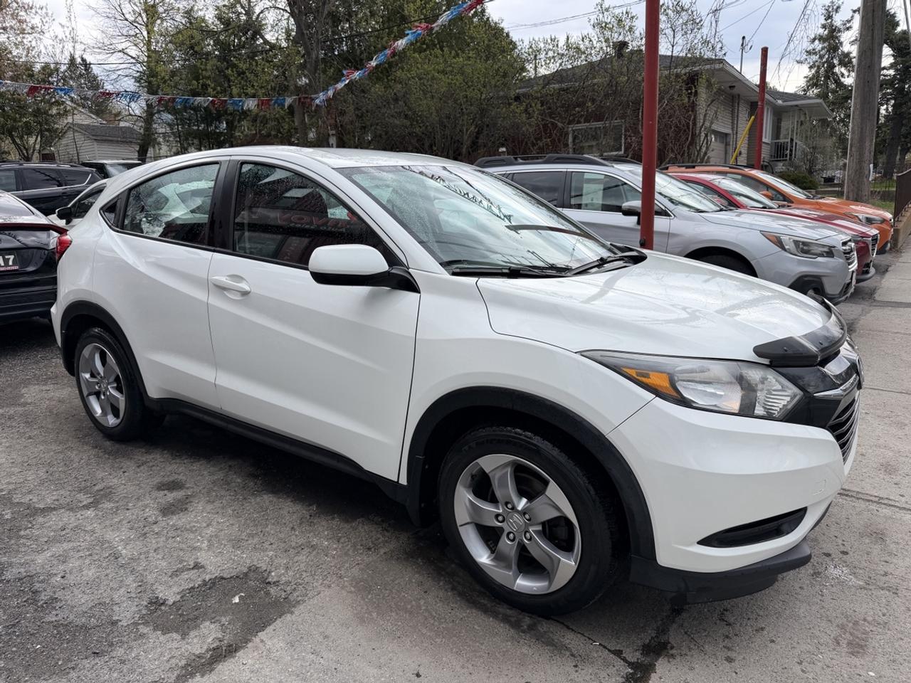 2017 Honda HR-V LX 6-SPEED Photo