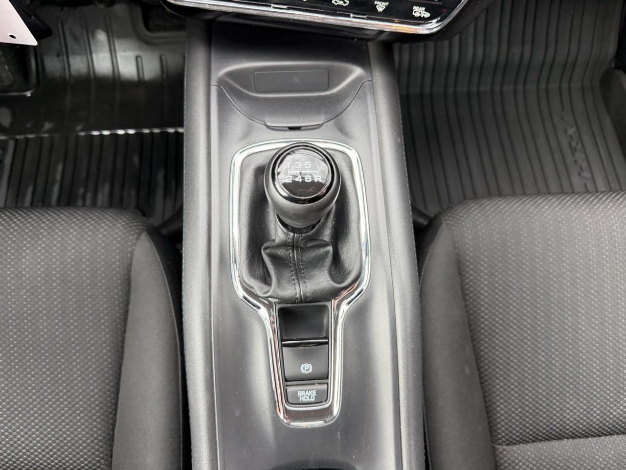2017 Honda HR-V LX 6-SPEED Photo