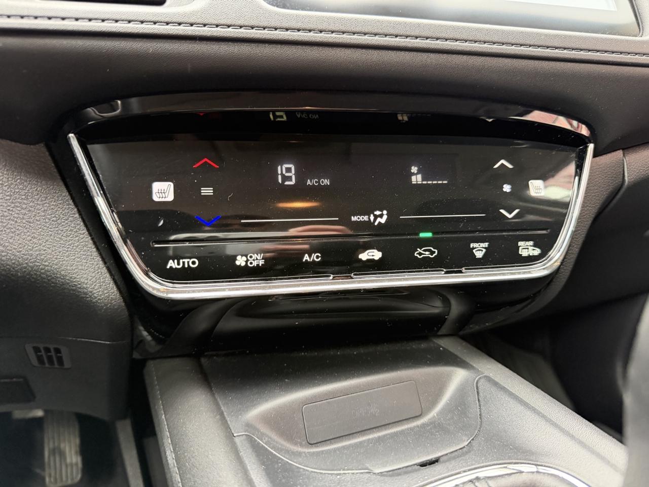 2017 Honda HR-V LX 6-SPEED Photo