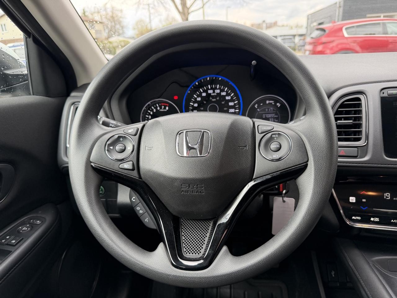2017 Honda HR-V LX 6-SPEED Photo