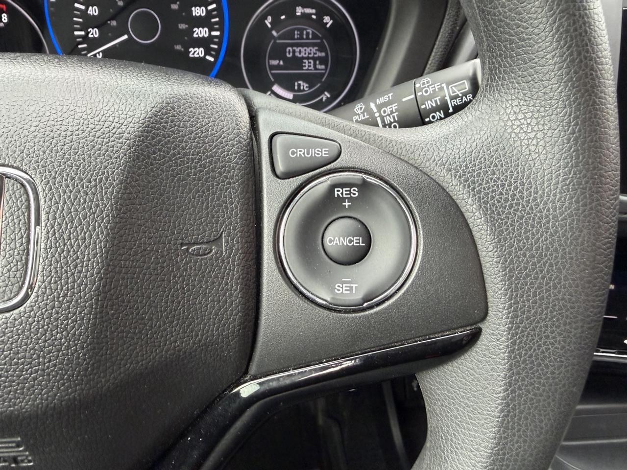 2017 Honda HR-V LX 6-SPEED Photo