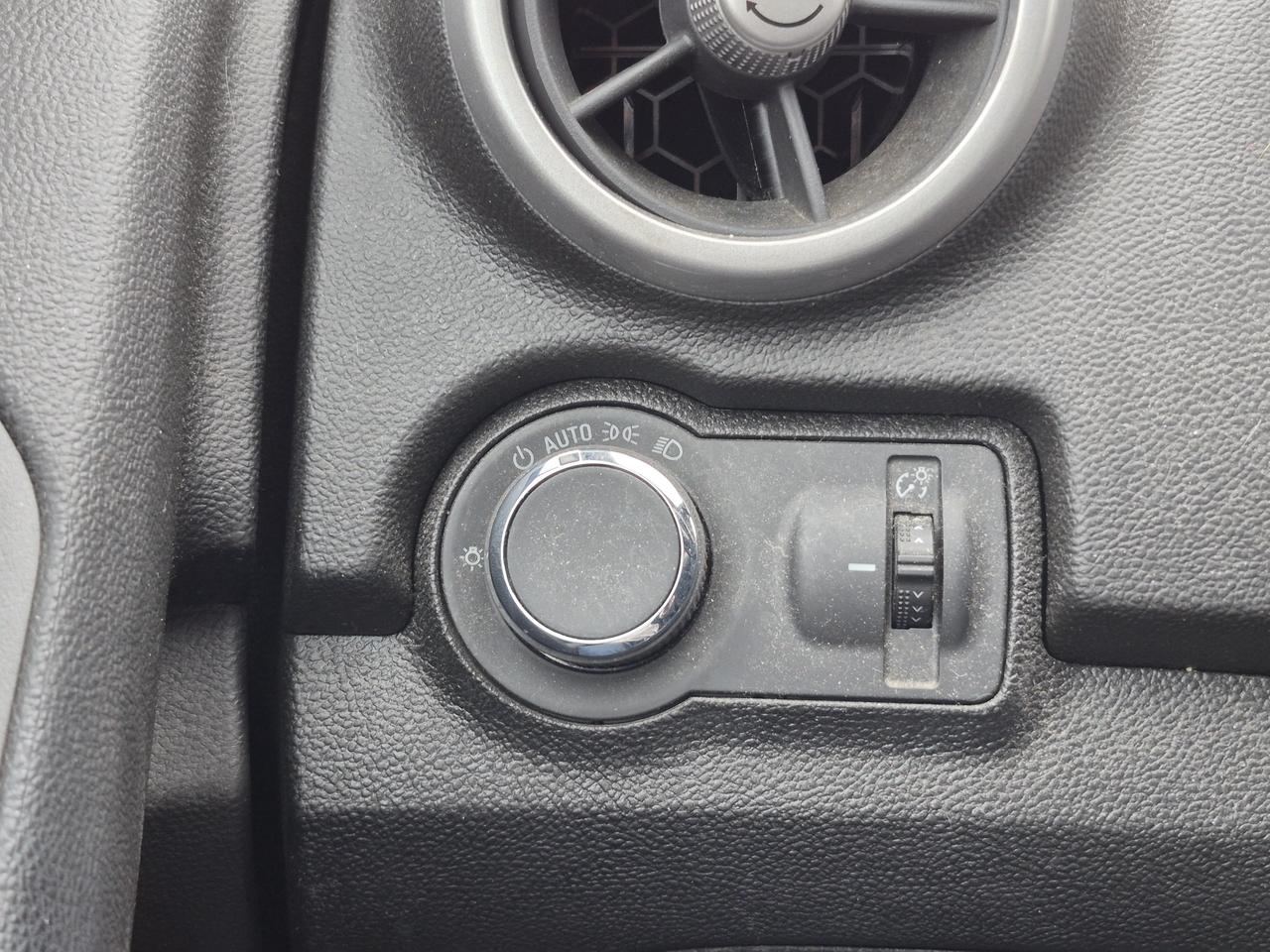2016 Chevrolet Trax LS Photo