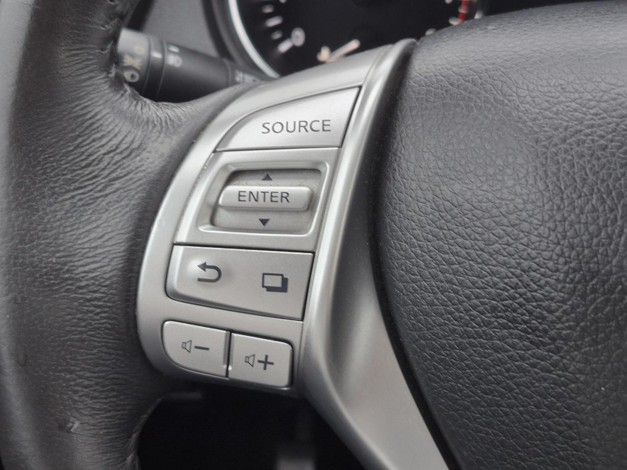 2015 Nissan Rogue SL Photo