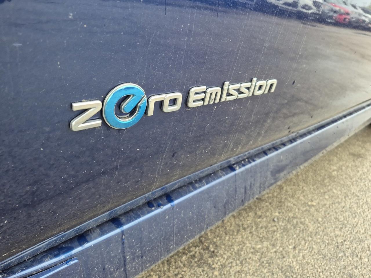 2018 Nissan Leaf SV Electric Photo