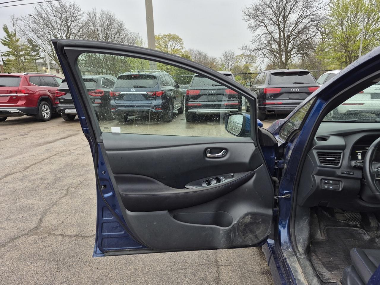 2018 Nissan Leaf SV Electric Photo