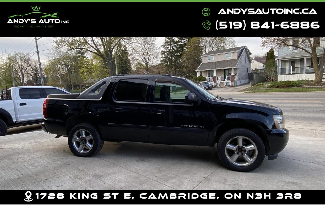 2010 Chevrolet Avalanche LT ! SUNROOF ! BACK UP CAM ! POWER SEATS Photo2