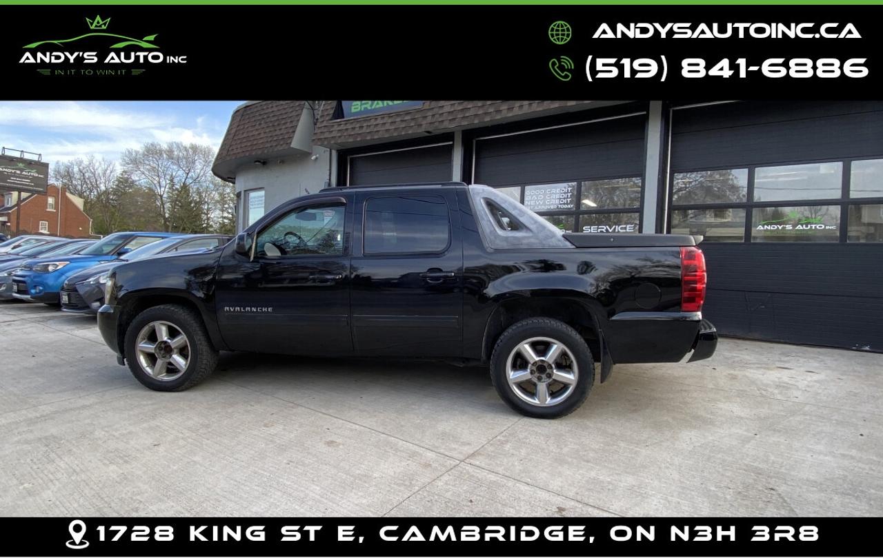 2010 Chevrolet Avalanche LT ! SUNROOF ! BACK UP CAM ! POWER SEATS Photo