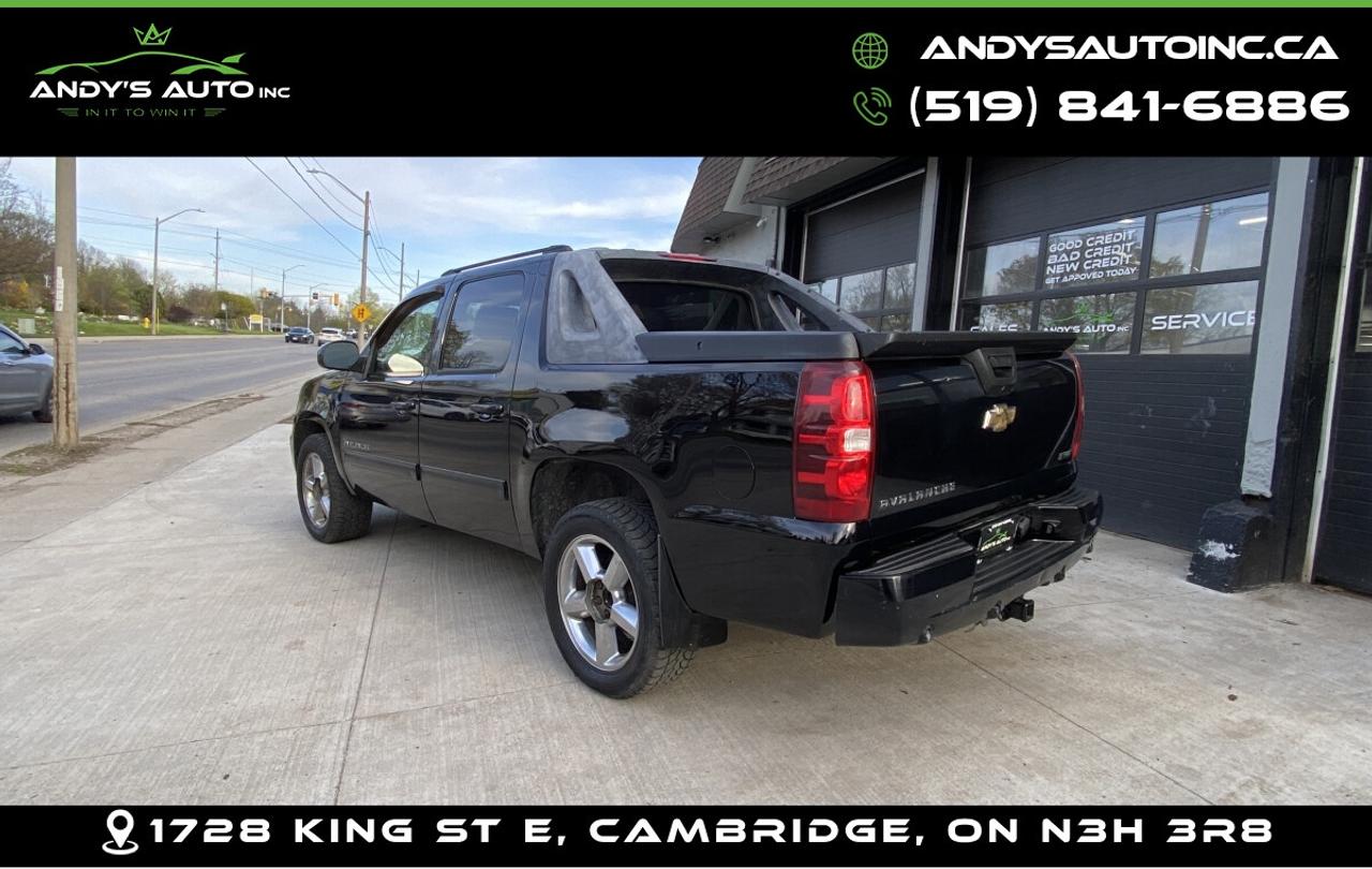 2010 Chevrolet Avalanche LT ! SUNROOF ! BACK UP CAM ! POWER SEATS Photo