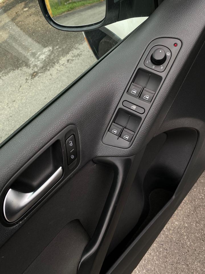 2010 Volkswagen Tiguan S | NO ACCIDENT Photo