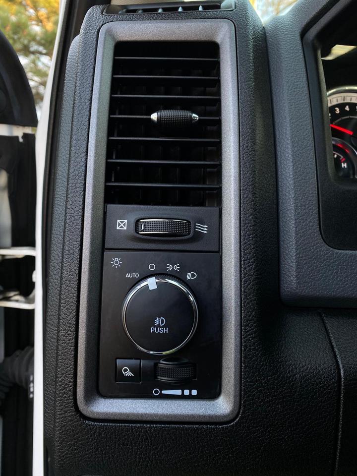 2019 RAM 1500 Classic Tradesman 4X4 Quad Cap 6’4” Box Photo