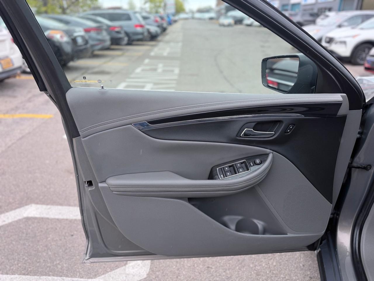 2018 Chevrolet Impala LT Photo