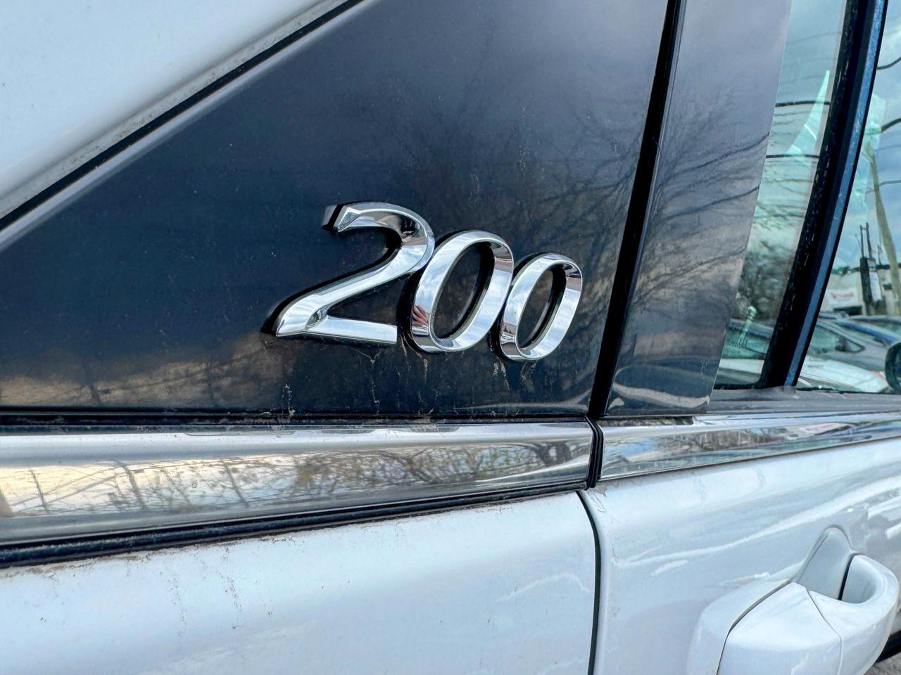 2012 Chrysler 200 LX Photo4