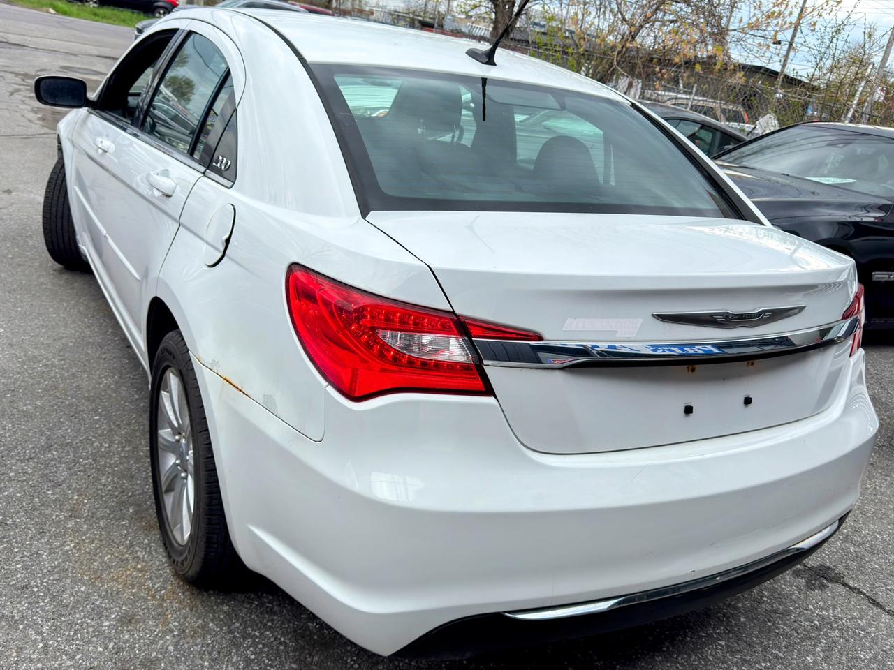 2012 Chrysler 200 LX Photo
