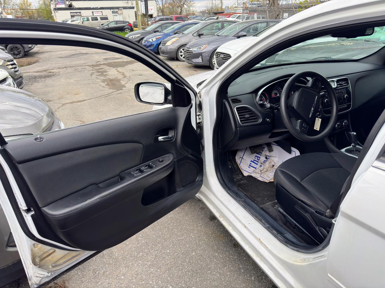 2012 Chrysler 200 LX Photo