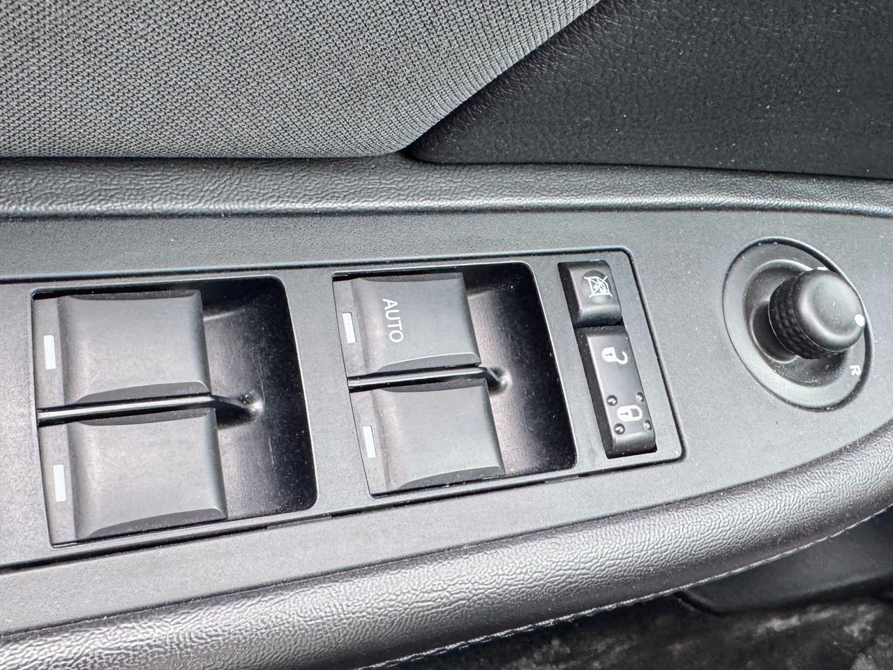 2012 Chrysler 200 LX Photo